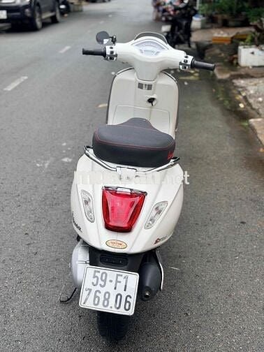 Piaggio Vespa 150 Trắng