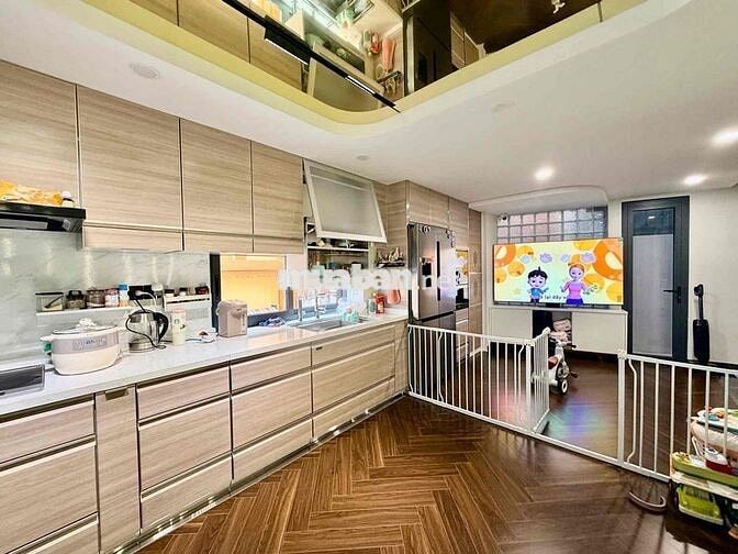 Lê Quang Định nhà đẹp 5 Tầng, Hẻm oto, 60m2, giá còn giảm