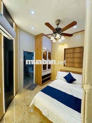 NHÀ ĐẸP XE HƠI ĐỖ CỬA - NGAY ĐẦU LĂNG CHA CẢ - GẦN SÂN BAY