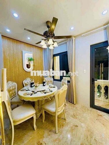 NHÀ ĐẸP XE HƠI ĐỖ CỬA - NGAY ĐẦU LĂNG CHA CẢ - GẦN SÂN BAY