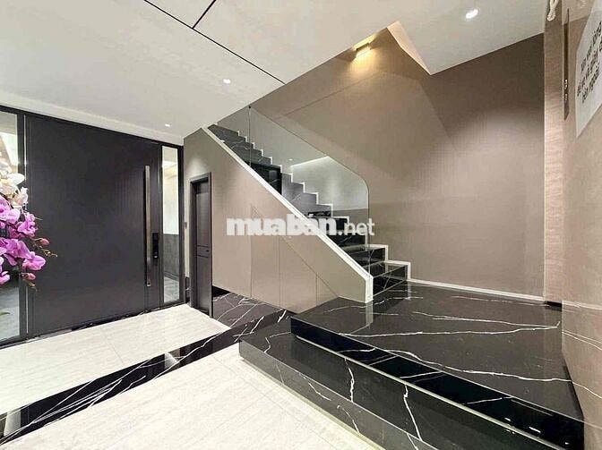 BÁN CĂN NHÀ 5 LẦU VỊ TRÍ ĐẸP QUẬN 7