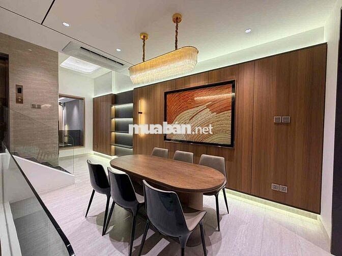 BÁN CĂN NHÀ 5 LẦU VỊ TRÍ ĐẸP QUẬN 7