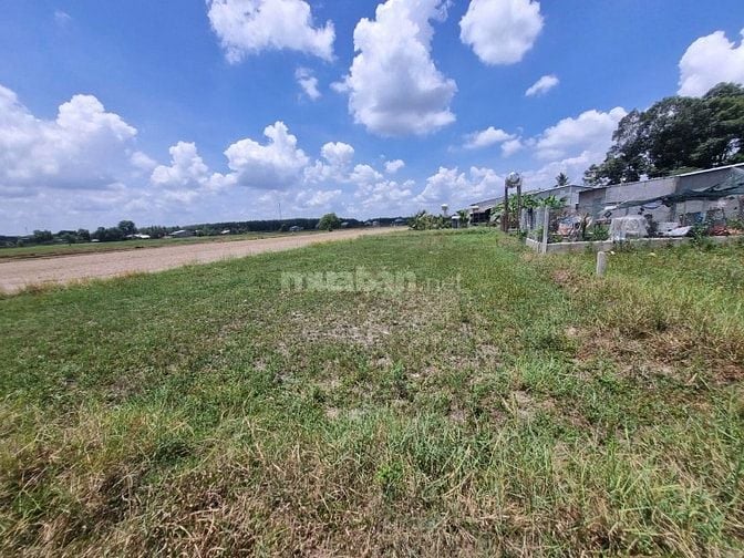 650m2 đường xe hơi. Dân cư đông. Đất đẹp lập vườn. Chỉ 350tr