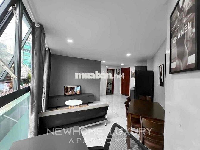 Căn hộ dạng luxury, cửa sổ view kính, gần nhà thờ Tân Định