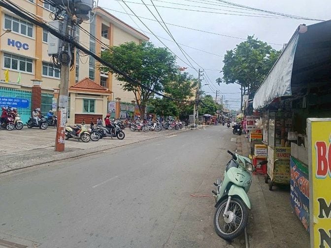 Cần bán nhà + dãy nhà trọ đồi diện công ăn và ubnd phường Tân Tạo