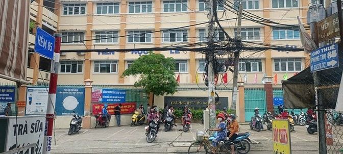 Cần bán nhà + dãy nhà trọ đồi diện công ăn và ubnd phường Tân Tạo