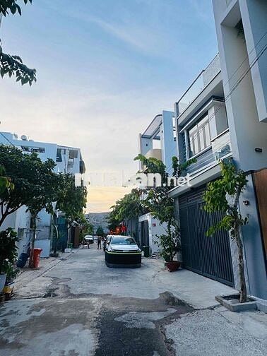 Nguyen Thị Thử,  BIỆT THỰ MINI 173m2 đường 8m xe hơi tránh