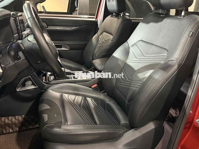 Everest Titanium 1 Cầu 27.900km xe tại Hãng Ford