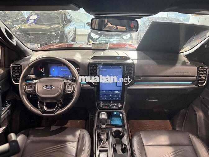 Everest Titanium 1 Cầu 27.900km xe tại Hãng Ford
