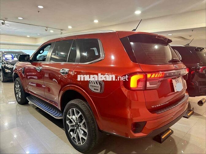 Everest Titanium 1 Cầu 27.900km xe tại Hãng Ford