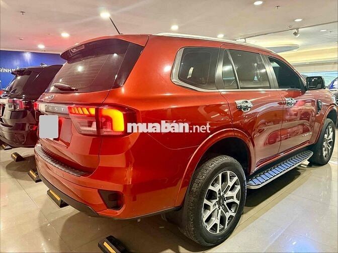 Everest Titanium 1 Cầu 27.900km xe tại Hãng Ford