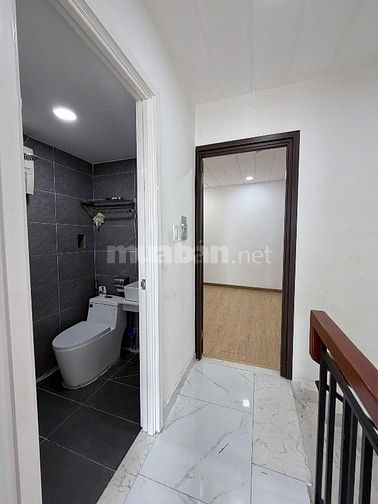 Bán nhà hẻm 314/ âu dương lân P3Q8. 