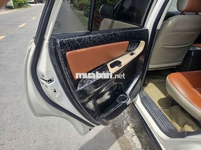 Toyota Innova 2016 J lên E Trắng