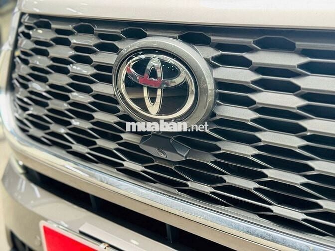 Innova Cross Hybrid 2024 - ĐK 2025 - Giá TL