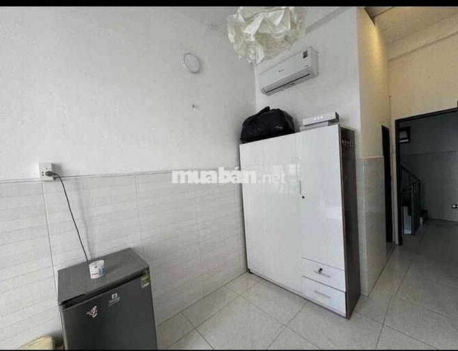 Cho Thuê Nhà 1 trệt 2 lầu(2pn2wc) hẻm xe hơi HUỲNH VĂN BÁNH P11,PN