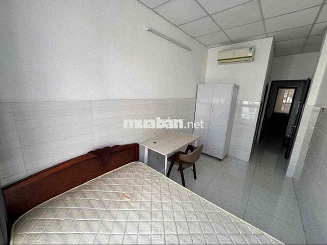 Cho Thuê Nhà 1 trệt 2 lầu(2pn2wc) hẻm xe hơi HUỲNH VĂN BÁNH P11,PN