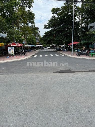 Mặt tiền kd tầng trệt Cc Ba Tơ, Q.8, 44m2, 2 tầng mới đẹp, giá 4 tỷ 25