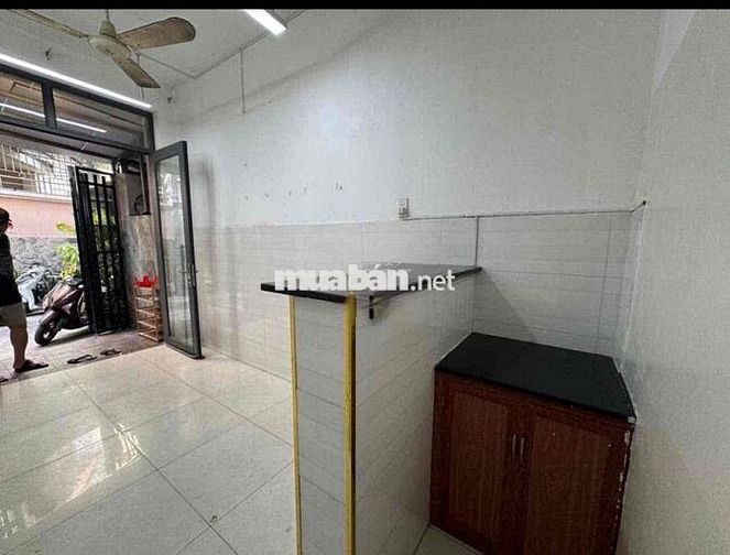 Cho Thuê Nhà 1 trệt 2 lầu(2pn2wc) hẻm xe hơi HUỲNH VĂN BÁNH P11,PN