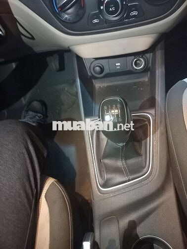 Hyundai Accent Trắng Số sàn