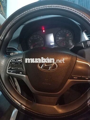Hyundai Accent Trắng Số sàn