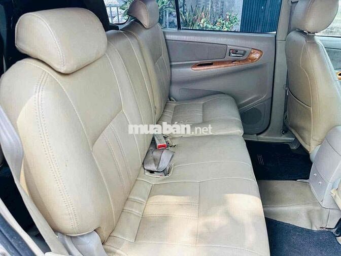 Toyota Innova G 2010 Bạc