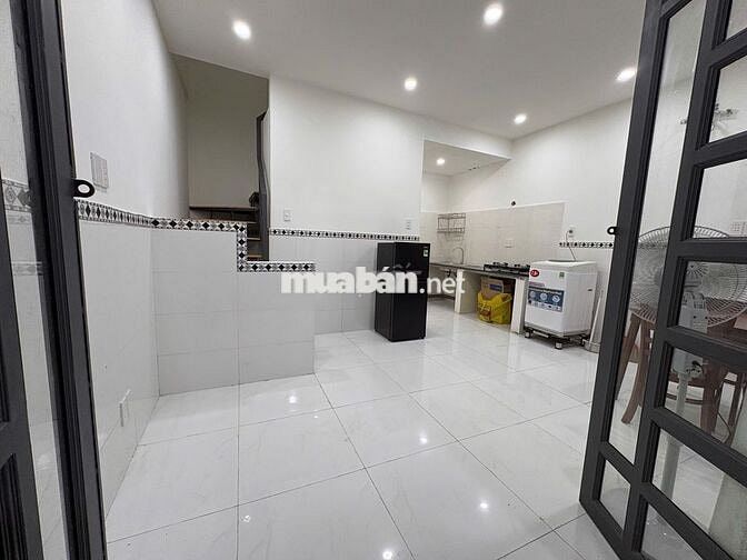 Chính chủ cần bán Nhà mới 1t1l đang cho thuê, sổ sẵn giá chỉ 1.8 tỷ