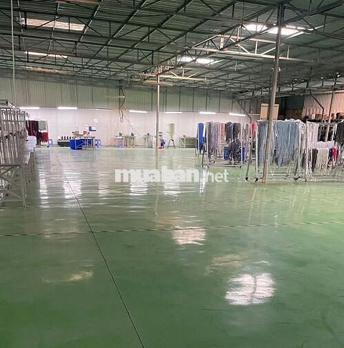 Cho thuê kho đường Hoàng Quốc Việt – 1400m2 – sàn Epoxy 