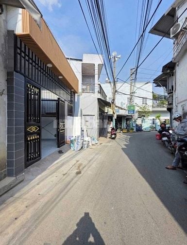 Cần bán gấp nhà 2PN / 1NVS Hóc Môn diện tích 72,7 m2 giá 1 tỷ 050