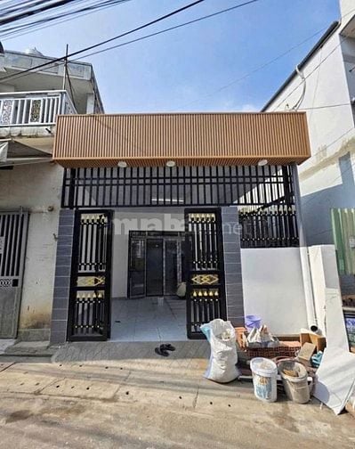 Cần bán gấp nhà 2PN / 1NVS Hóc Môn diện tích 72,7 m2 giá 1 tỷ 050