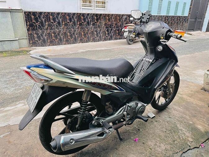 Suzuki Axelo màu Xanh trắng