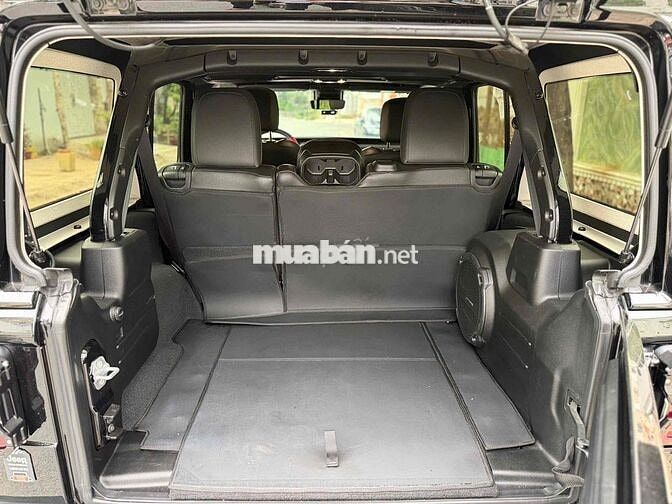 Jeep Wrangler Sahara 2023 Đen 3500km