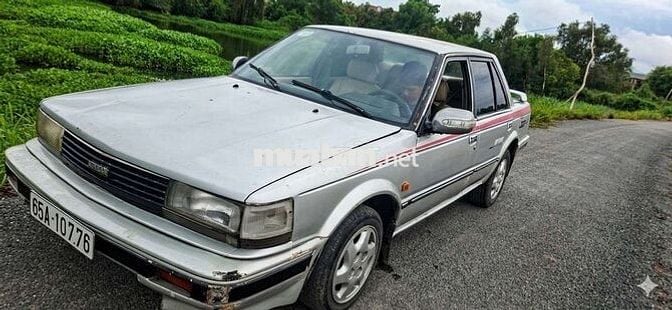 Nissan Bạc 4 chỗ