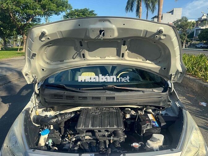 Hyundai i10 2017 1.0MT Bạc