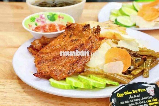 Tuyển Nhân Viên Phục Vụ Quán Cơm Tấm
