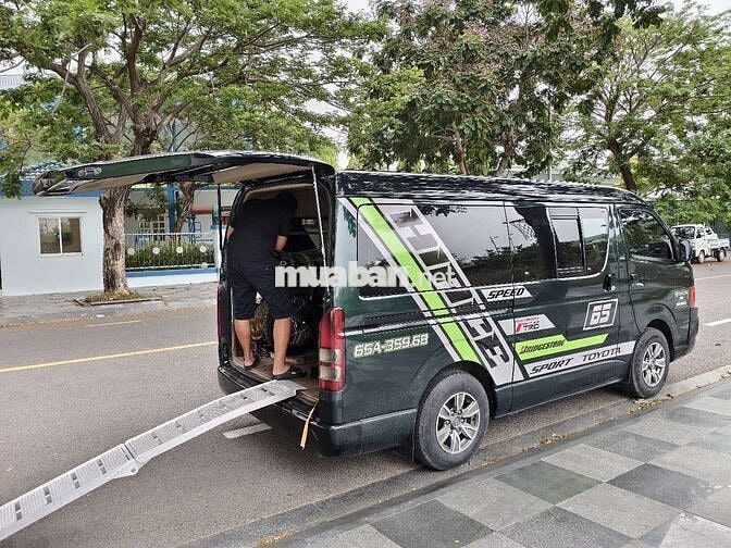 Toyota Hiace Xăng 6 chỗ 860kg Xanh đen