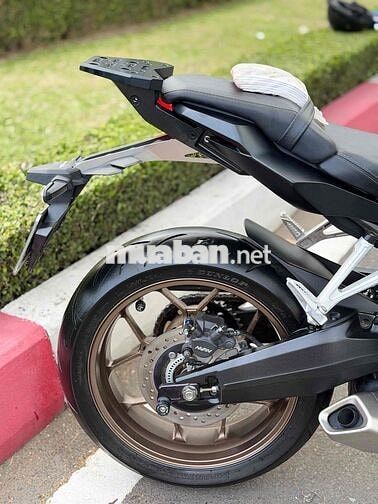 Honda CB650R Xám xi măng 3000 km