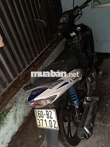 Suzuki Axelo màu Xanh trắng