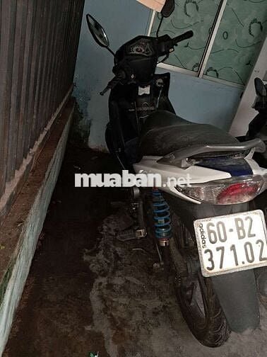 Suzuki Axelo màu Xanh trắng