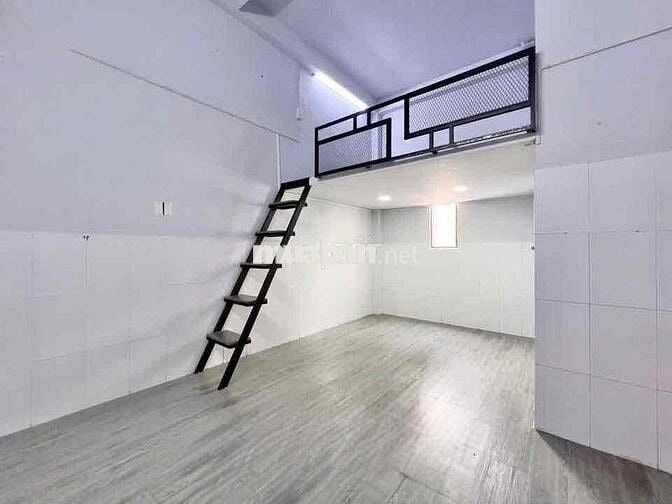 PHÒNG TRỌ GÁC CỬA SỔ TRỜI GIÁ RẺ GẦN CHỢ BÀ HOA