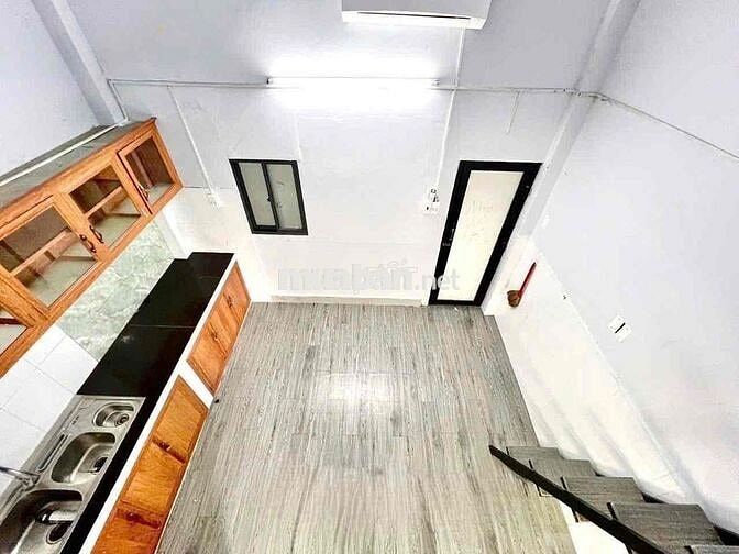 PHÒNG TRỌ GÁC CỬA SỔ TRỜI GIÁ RẺ GẦN CHỢ BÀ HOA