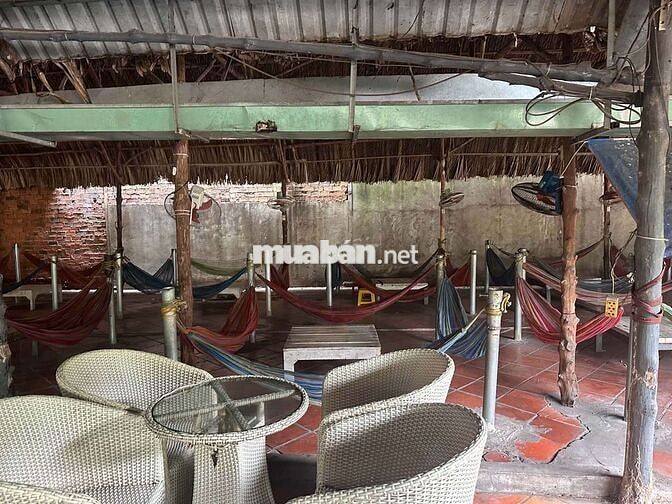 Sang quán cafe sân vườn Hoa Lá