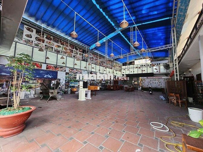 Cho thuê mặt bằng kinh doanh nhà Hàng ngang 18 (700m2) ngay trung tâm