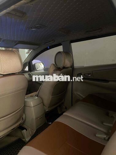 Toyota Innova Bạc 7 chỗ