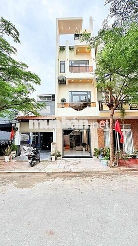 Nhà phố hiện đại sổ hoàn công khu dân cư lộc phát 22/12 eon bình duong