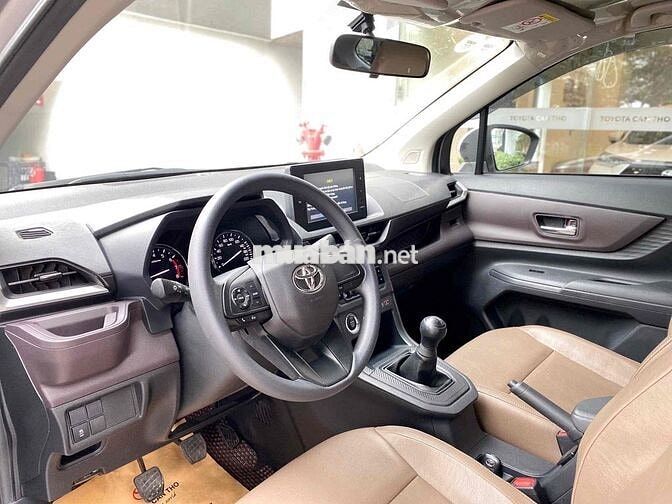 Toyota Avanza Premio 1.5G 2022 Bạc giá rẻ