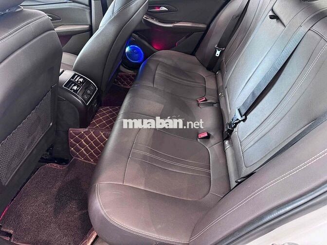 Vinfast Lux A 2020 Trắng