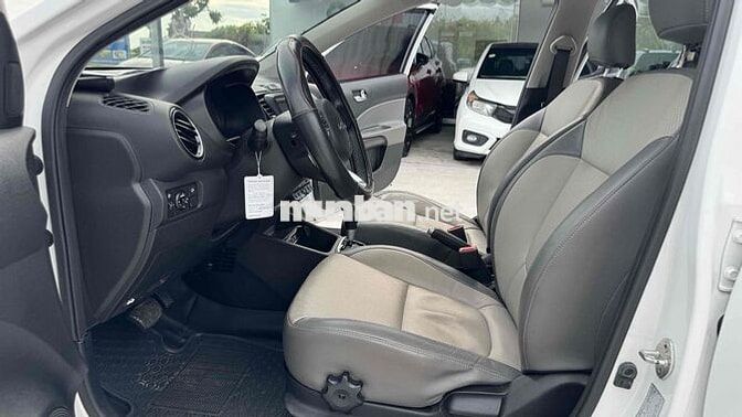 Kia Soluto 2022 1.4 AT một chủ lướt - 25000 km