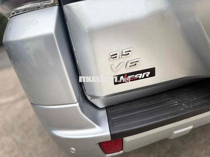Mitsubishi Pajero V93 Bạc