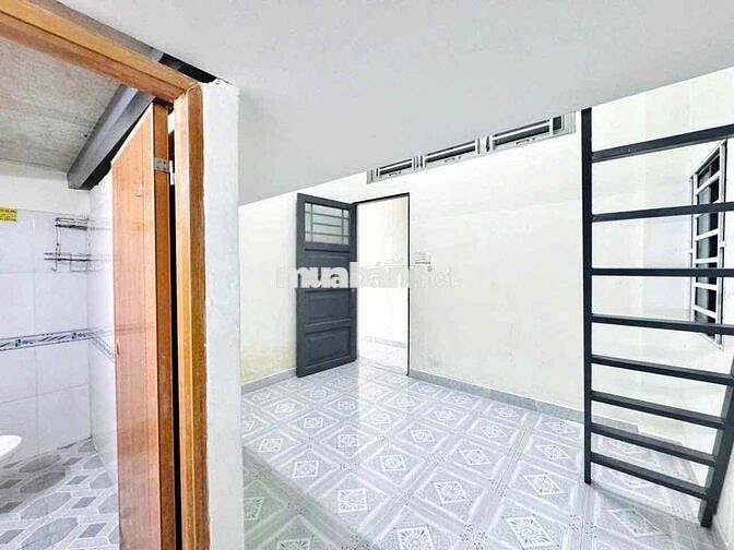 CHO THUÊ PHÒNG GÁC CỬA SỔ TRỜI GIÁ RẺ ĐẦY ĐỦ NỘI THẤT GẦN ĐẦM SEN