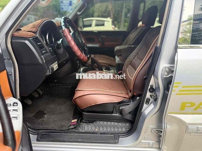 Mitsubishi Pajero V93 Bạc